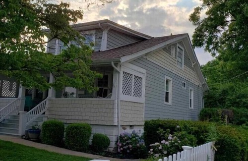 Ashland House | The Eagle's Nest: 5Beds/3Baths Beautiful Craftsman Home