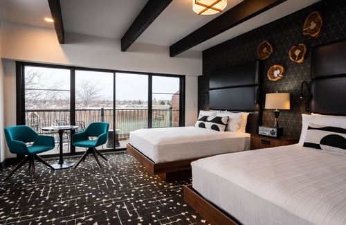 Charlevoix Hotel | The Earl