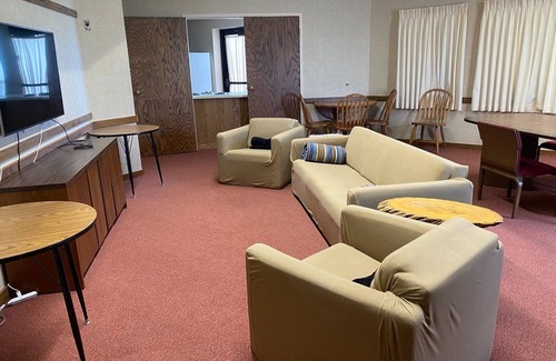 Boyd House | The Echo Center - space for family/large groups, retreats or events.