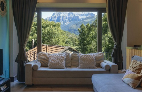Broto House | the edge of chelis