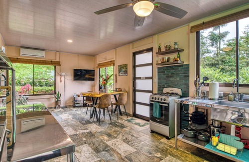 Katira House | The edge of the Rainforest above Rio Celeste. Only1 mile from Waterfall & Park!