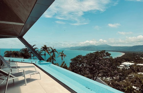 Port Douglas Villa | 'The Edge' Port Douglas - A luxury unique experience