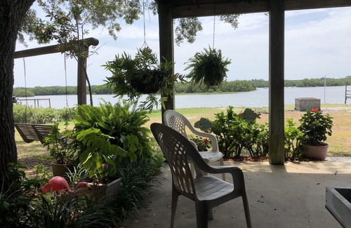 Cedar Key House | The Edgewater ~ New Dock ~ Spectacular Sunrises ~ Lots of Wildlife ~ Waterfrontn