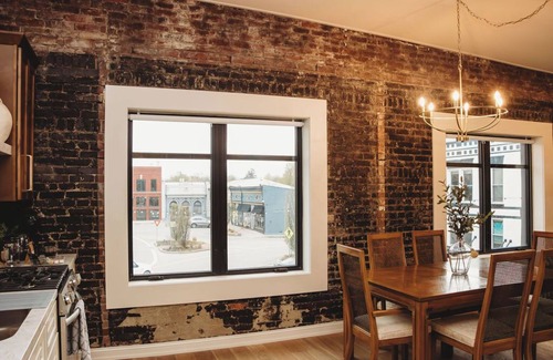 Leitchfield Apartment | The Eleanor. 2 King bed/2 full bath