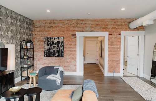 Chillicothe Apartment | The Eleanor- Modern Downtown 2 Bedroom Apartment