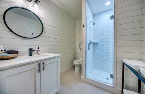 Warrenton Apartment | The Elegant Room Three