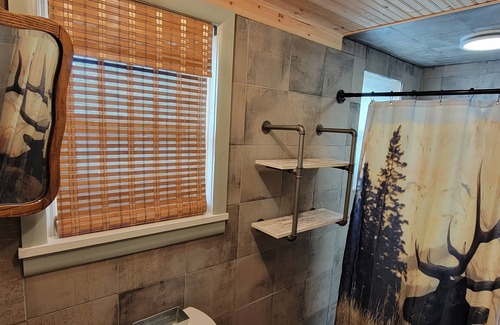 Hettinger Apartment | The Elk at Carls Cabins