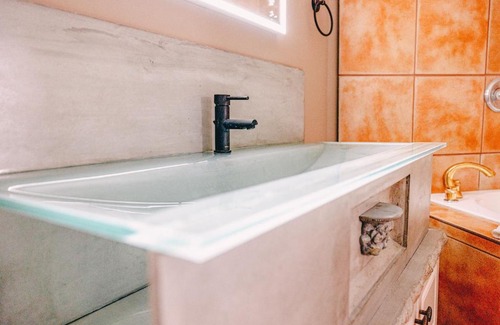 Drumheller Apartment | The Elowen Suite - Downtown