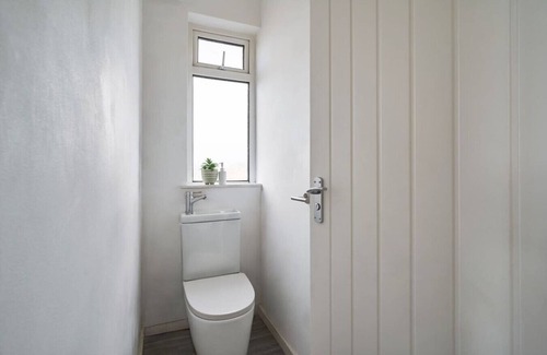 Cribbs Causeway Apartment | The Emerald | Sleeps 8 | Contractors | FreeParking