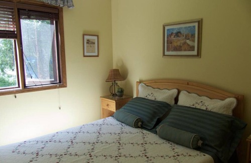 East Kootenay Bed & Breakfast | The End Of The Road B&B - Cranbrook, British Columbia - Breakfast included - Queen Room with Garden View (Unit 1)