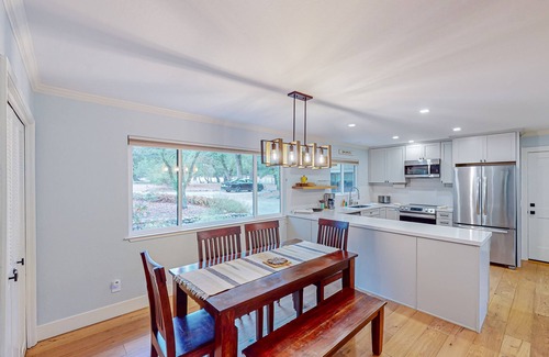 Glen Ellen House | The Enso Sonoma, Gated Oasis in Heart of Wine Country | Private Hot Tub, Deck