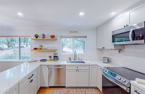 Glen Ellen House | The Enso Sonoma, Gated Oasis in Heart of Wine Country | Private Hot Tub, Deck
