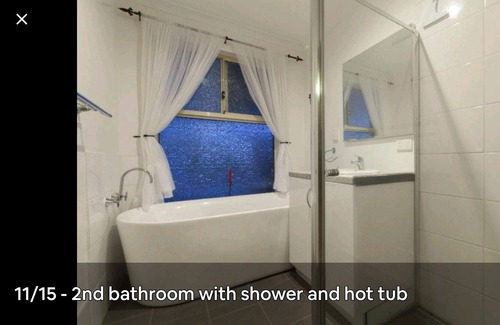 Atwell House | The Entertainer: 4x2 with pool, close to beach and shops