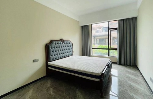 Futian CBD Apartment | The environment next to the park is beautiful