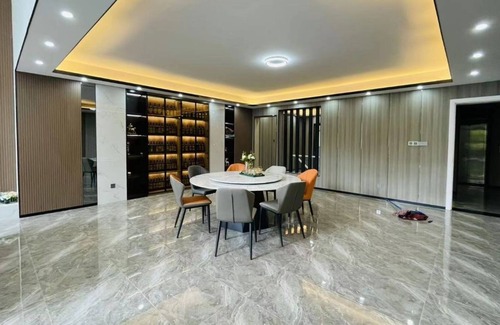 Futian CBD Apartment | The environment next to the park is beautiful