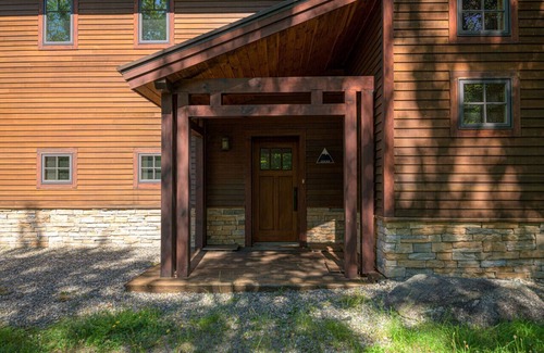 Carrabassett Valley Ski Chalet | The Epic Sugarloaf Getaway