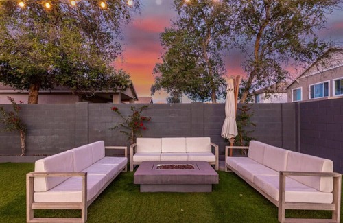 Power Ranch House | The Esplanade Experience | Pool | BBQ Grill| Modern | Cozy