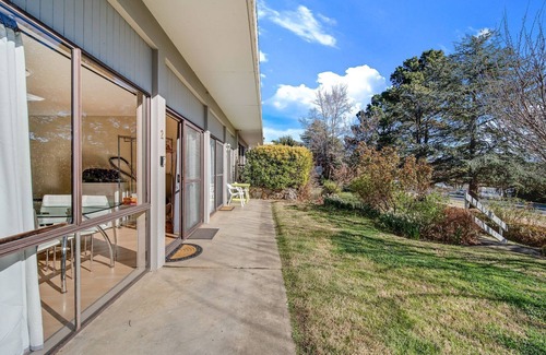 Jindabyne Apartment | The Essentials - Centrally located cozy Jindabyne retreat
