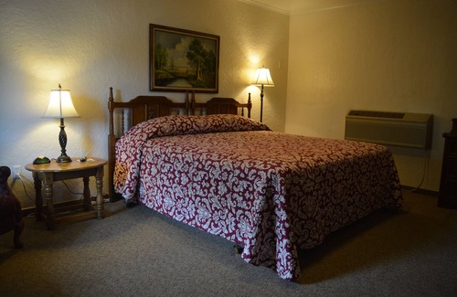 Pratt Hotel | The Evergreen Inn - Motel and RV Park