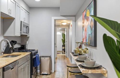 East Parkside Apartment | The Executive - Philly Zoo King Suite Free Parking