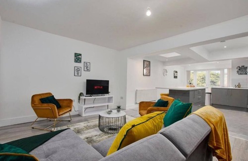Rugby House | The Exquisite Central Rugby Gem