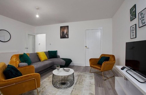 Rugby House | The Exquisite Central Rugby Gem