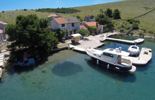 Kornati House | The extremely beautiful stone villa Kornati is located in central Dalmatia, south of Zadar and west