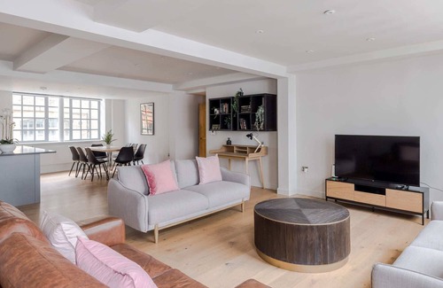 Clerkenwell Apartment | The Eyre Suite Five - Farringdon - by Frankie