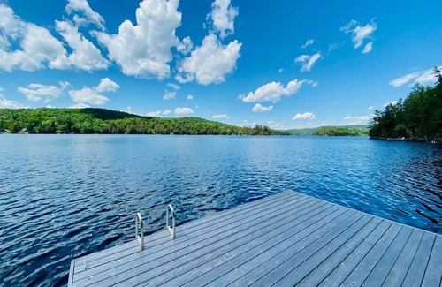 Val-des-Monts House | The Eyrie: Sweeping views waterfront sunlit escape