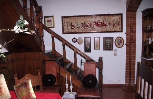 Soroni House | THE F.J. TRADITIONAL HOUSE IS A SPECIAL EXPERIENCE FOR SPECIAL PEOPLE.