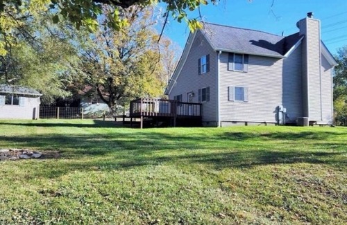 Bloomington House | The Fairfax Farmhouse is a charming 3-bedroom house located in Bloomington.