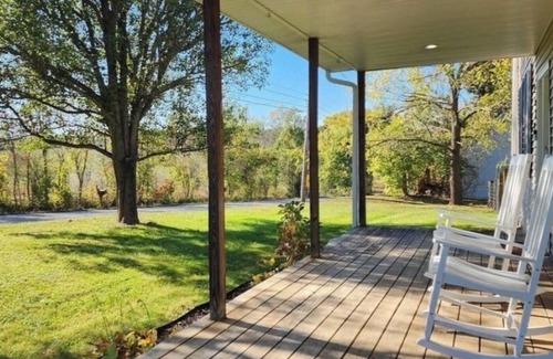 Bloomington House | The Fairfax Farmhouse is a charming 3-bedroom house located in Bloomington.