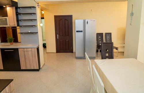 Ravda Apartment | The Family Courtyard - Very LARGE 2BD Apartment by Flat Manаger