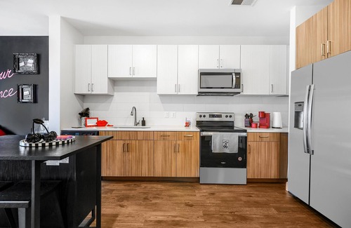 Sobro Apartment | The Fancy – Downtown Views, Pool + Gym, Prime Nashville spot, walk to Broadway