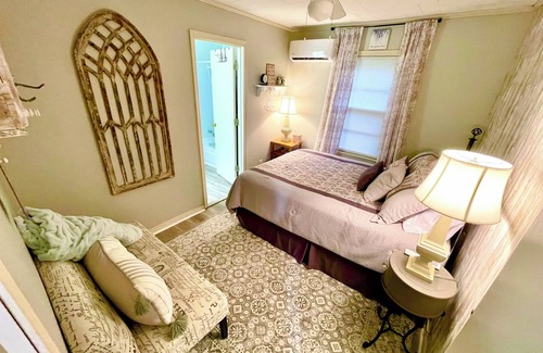 Prospect Other | The Farm Cottage ~ Newly Renovated Charming farmhouse nestled in TN landscape