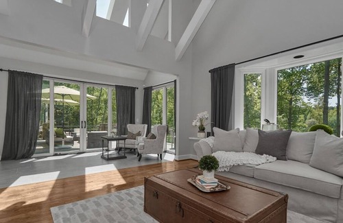 Powhatan House | The Farm's Lakeside Pool Estate