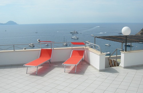 Le Forna Apartment | THE FAUN'S HOUSE IN CALA DELL'ACQUA ON THE SEA WITH A VIEW OF PALMAROLA