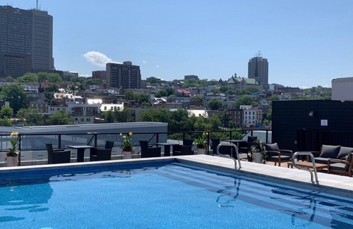 Saint-Roch Apartment | The FEQ Lodge (with rooftop pool and gym)