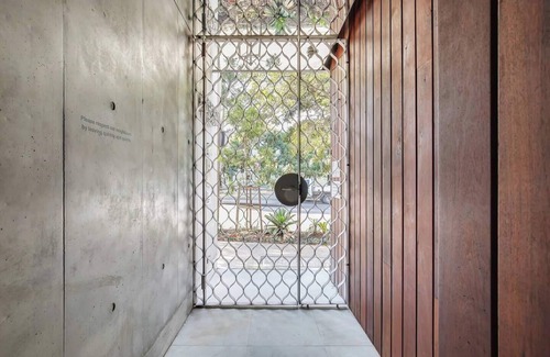 Alexandria Apartment | The Fern Split level Eco Luxury w Lush Courtyard