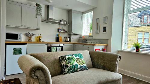 Darvel Apartment | The Ferns - Shared Garden Apartment With Parking