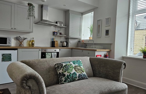 Darvel Apartment | The Ferns - Shared Garden Apartment With Parking.