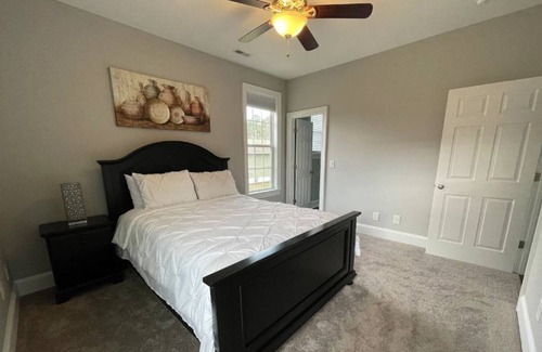 Greenville House | The Fez-Bright Private New Home near ECU/Vidant