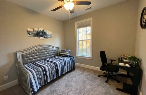 Greenville House | The Fez-Bright Private New Home near ECU/Vidant