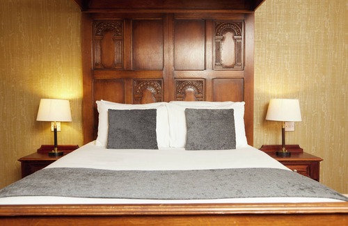 Markfield Hotel | The Fieldhead Hotel by Greene King Inns