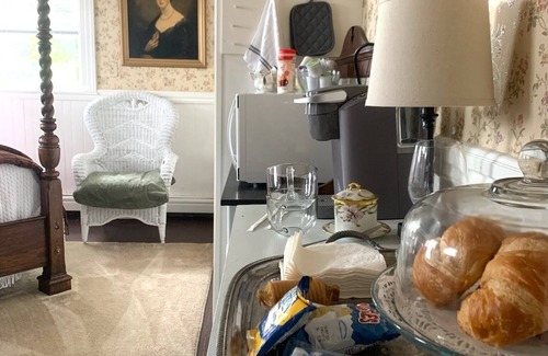 Concord Bed & Breakfast | The Fifer Davis House. Circa 1760.We cater to traveling nurses!