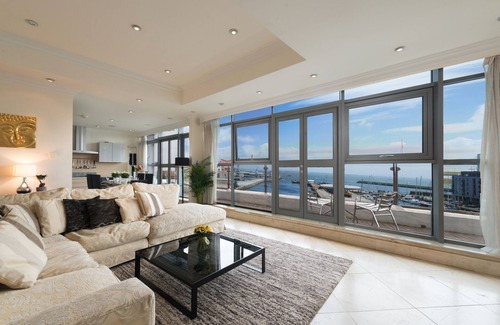Galway City Centre Apartment | The Finest Apartment in Galway - Luxury Penthouse - City Center Location -4 Bed