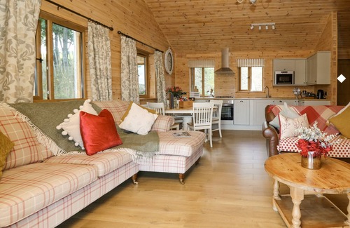 Llanidloes Cottage | THE FIRS, family friendly, with hot tub in Llanidloes