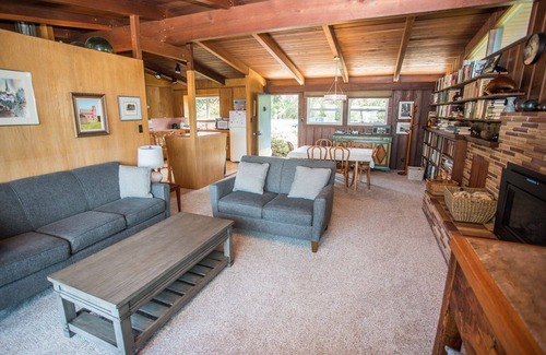 Cleone House | The Fish House - Midcentury Modern - Walk to Beach
