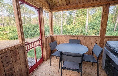 Mauricie Ski Chalet | The fisherman's camp - By the water!