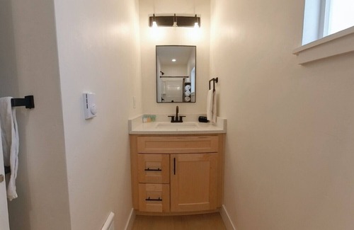 Coeur d'Alene Apartment | The Flats-Suite 4-Full Size Bed-Downtown CDA!